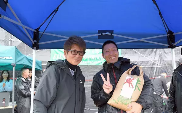 「哀川翔さんが1投目から本命ハゼを手中！ 300人が参加した『三河湾釣り大会』が開催」の画像