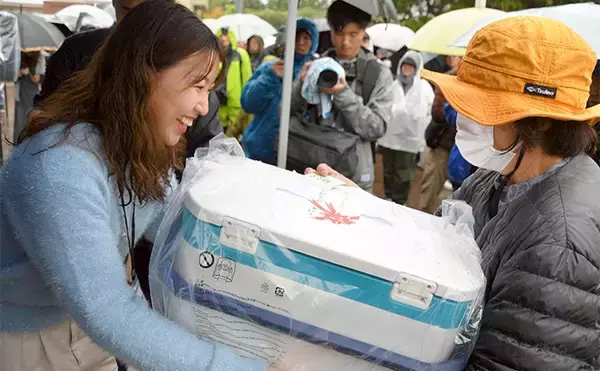 「哀川翔さんが1投目から本命ハゼを手中！ 300人が参加した『三河湾釣り大会』が開催」の画像