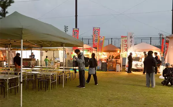 「哀川翔さんが1投目から本命ハゼを手中！ 300人が参加した『三河湾釣り大会』が開催」の画像