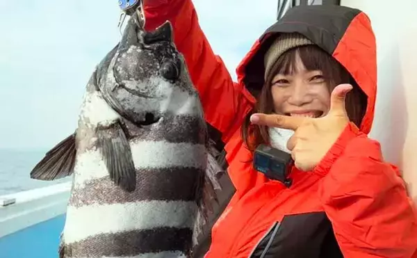 大分沖のカワハギ釣りで42尾の爆釣！　ゲストにまさかの50cmイシダイも乱入