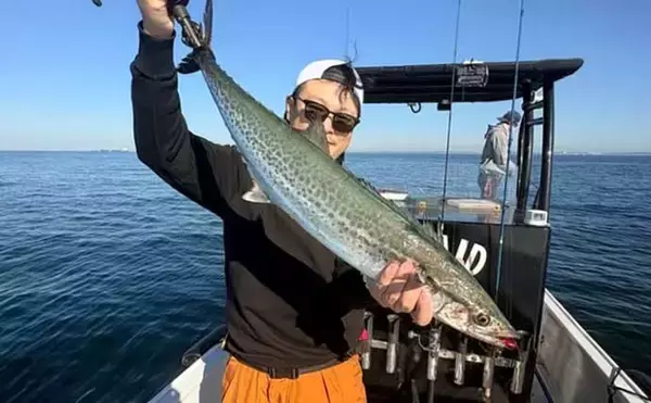 「【沖のルアー釣果速報】伊勢湾沖キャスティングゲームで良型サワラ連発！（愛知）」の画像