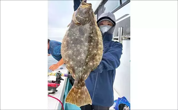 「泳がせ釣りで大型ヒラメが続々ヒット！【船釣り最新情報4選・大分／熊本】」の画像