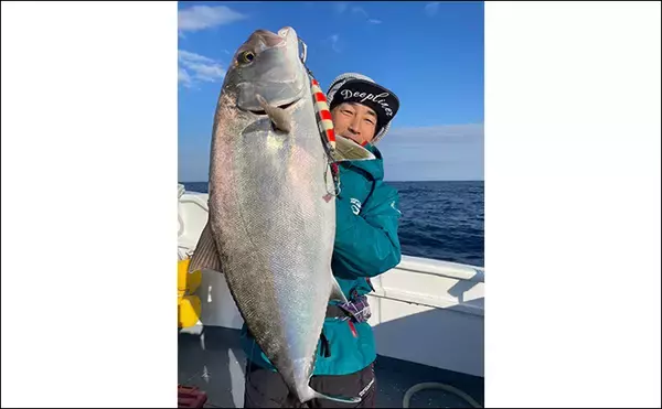 「御前崎沖ジギングでカンパチ連発！【静岡】潮緩でも重いジグが的中」の画像