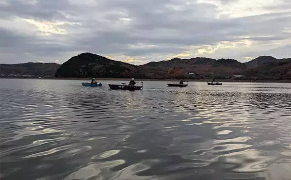 「「今日は100匹釣るぞ」が現実に　入鹿池のワカサギ釣りで釣友が初束達成【愛知】」の画像