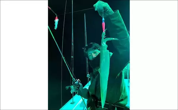 「【沖釣り釣果速報】7点掛けも飛び出す好況！スルメイカ多点ヒット連発（北陸）」の画像