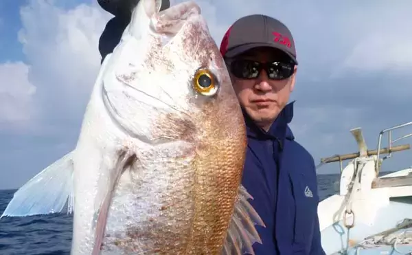 タイラバで4kg筆頭にマダイ数釣りと好気配続く！【沖のルアー釣果速報・福岡】