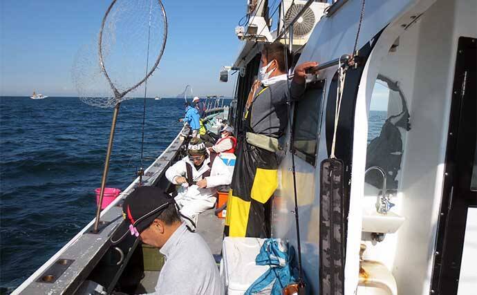 愛知の船ヒラメ釣りで55cm肉厚ゲット　好ゲストには50cmハマチ