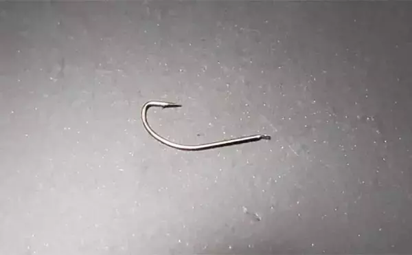 「堤防カワハギ釣りにおける【針の種類と選び方】 使用するエサによって使い分けよう」の画像