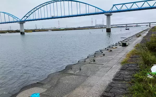 「「雨で釣り場が貸切状態！」江戸川放水路のチョイ投げ釣りでハゼ137匹手中【千葉】」の画像