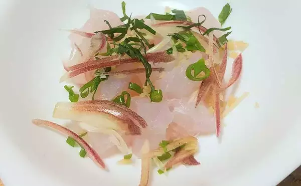 釣り人的「日本酒の肴」レシピ：クロのたたき香味野菜和え　熱燗に最適