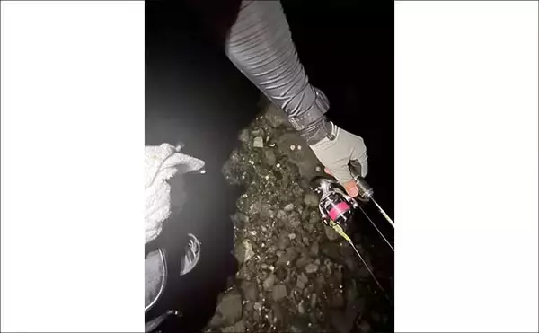 「夜磯ルアー釣行でカサゴ＆蛍（ホタル）をゲット？　フリーリグにヒット」の画像