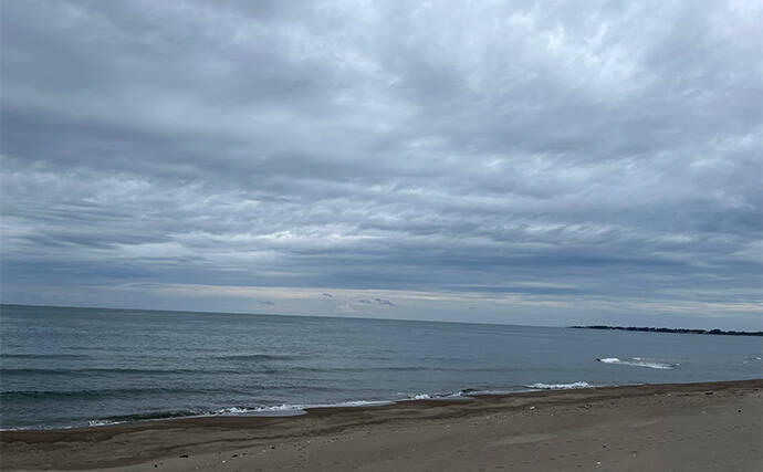 秋田のサーフルアー釣行で良型シーバスとイナダをゲット　早起きが釣果の秘訣？