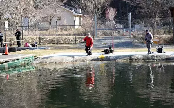 「冬のエリアトラウト攻略　スプーニングの「巻き」で釣果を伸ばすコツ」の画像