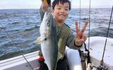 「【沖のルアー釣果速報】親子で青物チャレンジ成功！ジギング船でハマチが入れ食い（愛知）」の画像1