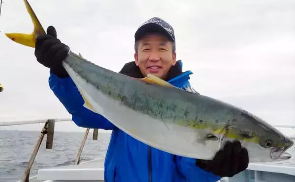 「【沖のルアー釣果速報】親子で青物チャレンジ成功！ジギング船でハマチが入れ食い（愛知）」の画像