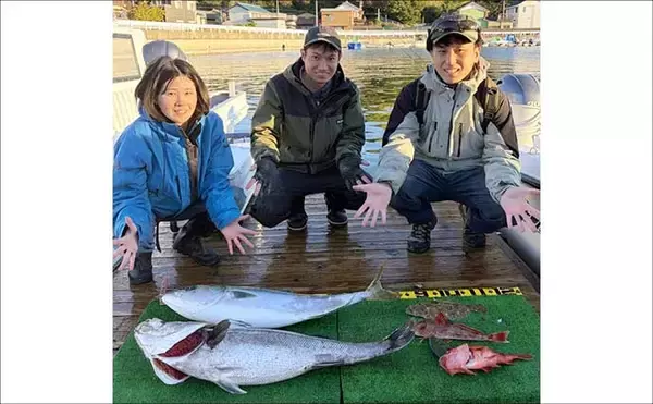 「【沖のルアー釣果速報】親子で青物チャレンジ成功！ジギング船でハマチが入れ食い（愛知）」の画像