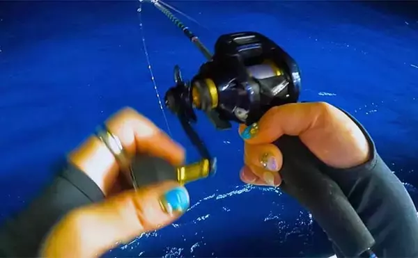 「【これでも渋い？】イカメタル釣行で大型交じりにアカイカが連発（金沢・双雄丸）」の画像