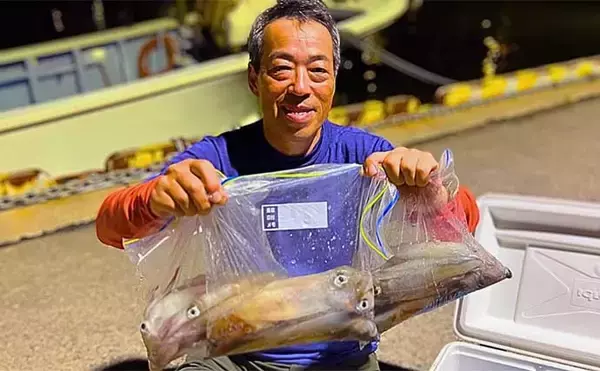 「【これでも渋い？】イカメタル釣行で大型交じりにアカイカが連発（金沢・双雄丸）」の画像