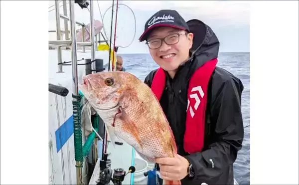 「【沖釣り釣果速報】ティップランエギングで釣る人48匹！良型アオリイカが連続ヒット（北陸）」の画像