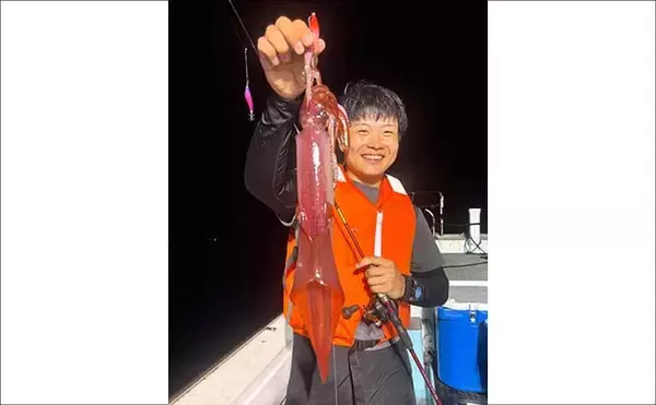 「【沖釣り釣果速報】玄界灘の夜焚きイカ船でケンサキイカ釣る人200尾達成！（福岡）」の画像