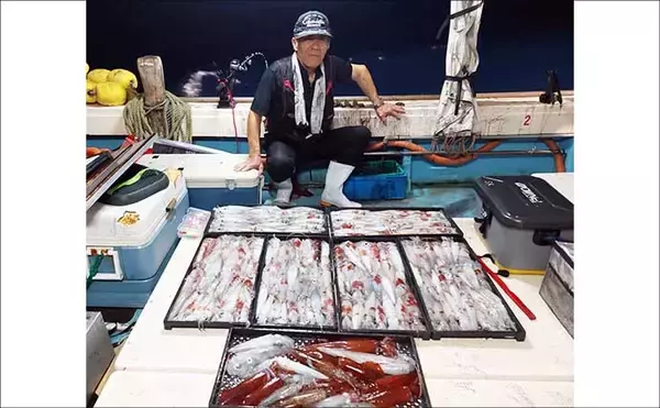「【沖釣り釣果速報】玄界灘の夜焚きイカ船でケンサキイカ釣る人200尾達成！（福岡）」の画像
