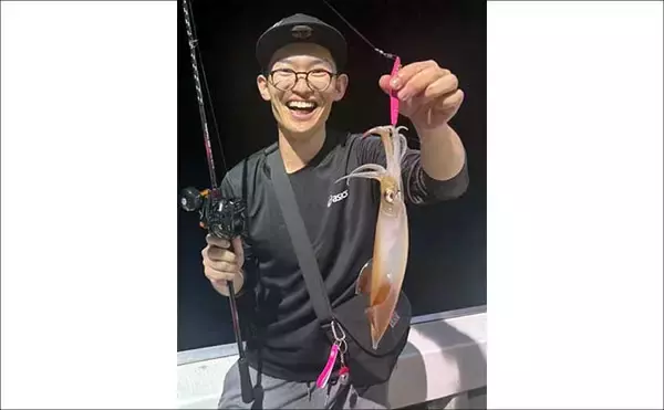 「【沖釣り釣果速報】玄界灘の夜焚きイカ船でケンサキイカ釣る人200尾達成！（福岡）」の画像