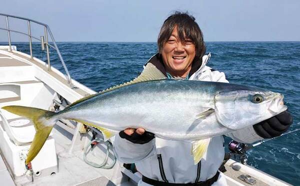 熊本 大分 沖釣り最新釣果 落とし込み ジギングで良型ブリ好捕 22年3月22日 エキサイトニュース