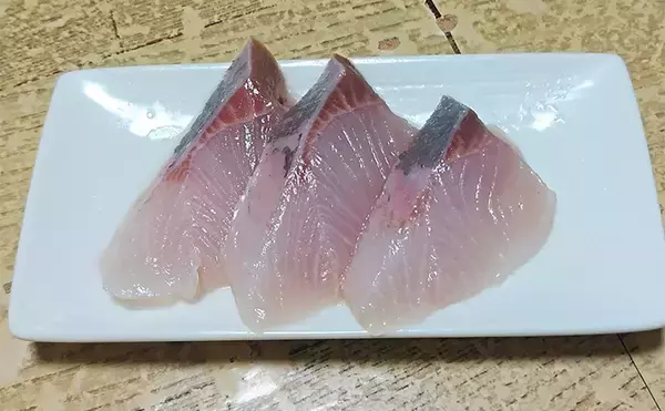 釣魚で作る「カラダ健やか」レシピ：ヤズの酢洗い　5分締めればOK