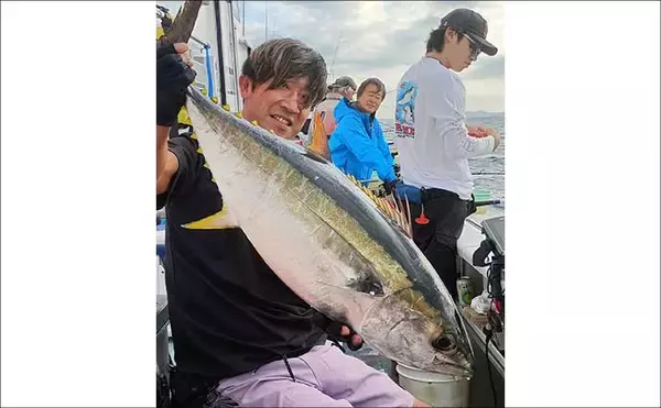 「「今季最大61.3kg級も浮上！」相模湾のキハダ＆カツオ釣りで特大キハダマグロ好捕【神奈川】」の画像