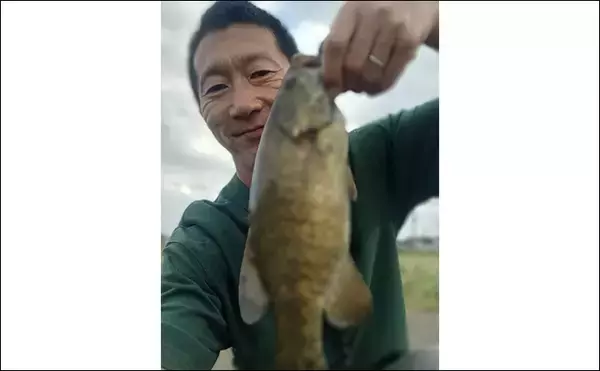 「スプーンを巻くだけでブラックバス6匹釣れた！【埼玉・古利根川】秋は巻きで釣れ」の画像