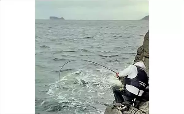 「大瀬戸の沖磯フカセ釣りで80cm級ヒラマサ浮上【長崎】45cm口太も連発」の画像