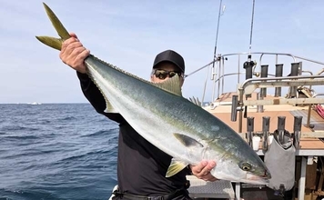 オフショアジギング釣果レポート：8kgブリに80cm超え大ダイ浮上！【あみや渡船・福井】
