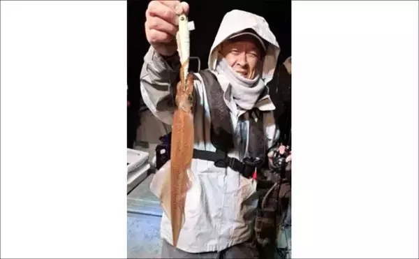 「【沖のルアー釣果速報】スルメイカ・アカイカ・ヤリイカの3種好捕！イカメタル夜便が好調（三重）」の画像