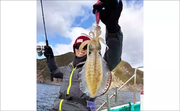 「【沖のルアー釣果速報】スルメイカ・アカイカ・ヤリイカの3種好捕！イカメタル夜便が好調（三重）」の画像
