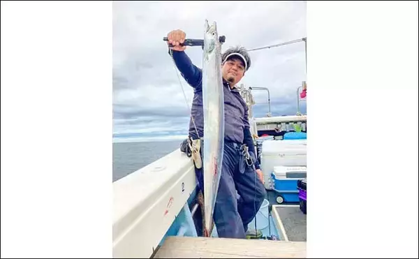 「船タチウオ釣りで本命19尾　テンヤからジギングに変更で釣果アップ？」の画像