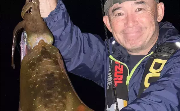 伊豆東海岸エギングで良型アオリイカ4杯をキャッチ【静岡】夕マヅメの時合いを攻略