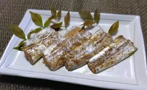 「釣ったタチウオで作る「圧力鍋活用」レシピ：小太刀の生姜煮　放置プレイでOK」の画像