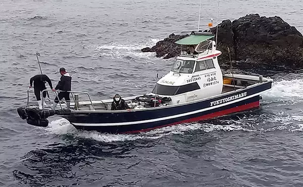 「沖磯フカセ釣りで良型メジナを手中【静岡県・西伊豆】口太と尾長の両方を狙う」の画像