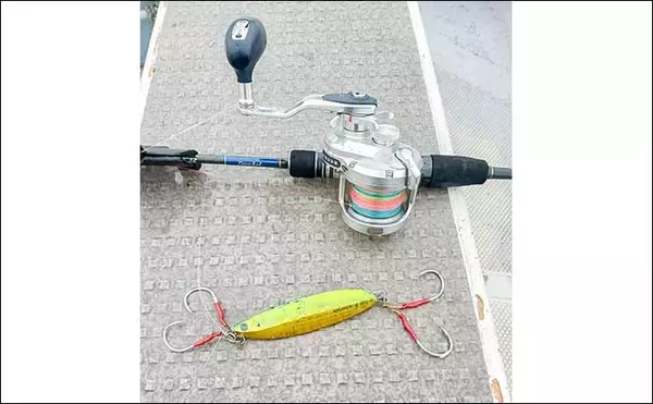 「師崎沖のジギングでブリ2匹＆ワラサを手中！【愛知】タチウオに食らいついた珍客トラフグも登場」の画像