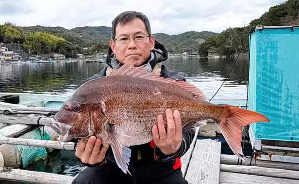 「カセでのファミリーフィッシングでジャンボイサキGET！【かかり釣り最新情報・三重】」の画像