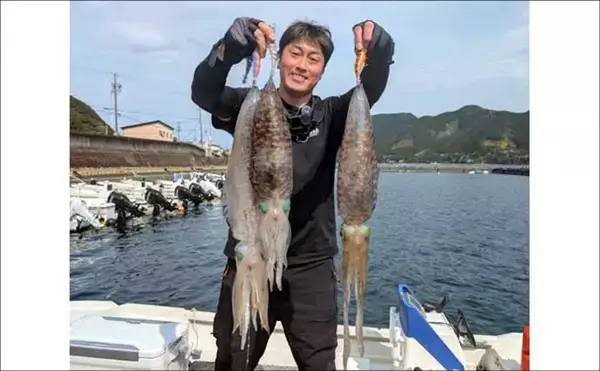 「2kg級の大型アオリイカ乱舞！春のティップランエギング絶好調【オフショアルアー最新釣果9選・三重】」の画像