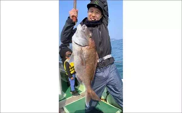 「2kg級の大型アオリイカ乱舞！春のティップランエギング絶好調【オフショアルアー最新釣果9選・三重】」の画像