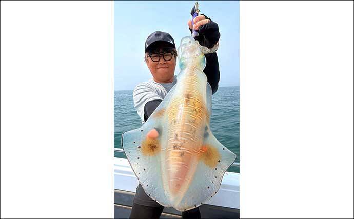 2kg級の大型アオリイカ乱舞！春のティップランエギング絶好調【オフショアルアー最新釣果9選・三重】