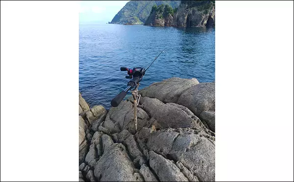 「沖磯でのロックフィッシュゲームで30cm級アカハタ【西伊豆】ブッコミでは定番のウツボも登場」の画像