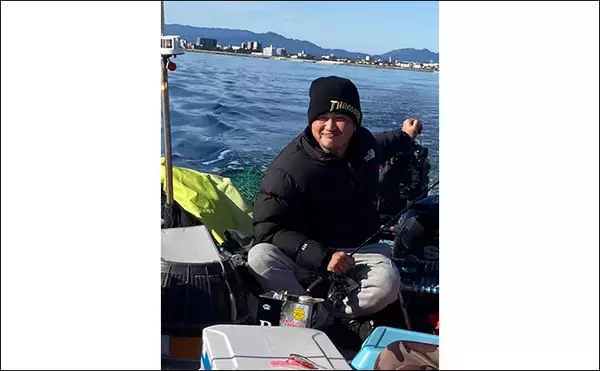 「ハゼを使った泳がせ釣りで48cmマゴチをキャッチ【三重】魚礁周りの水深12mでヒット」の画像