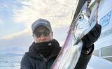「【沖釣り釣果速報】テンヤタチウオでドラゴン級ヒット！渋い中でも良型主体に土産確保（大分）」の画像1