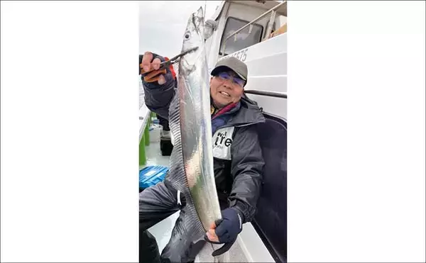 「【沖釣り釣果速報】テンヤタチウオでドラゴン級ヒット！渋い中でも良型主体に土産確保（大分）」の画像
