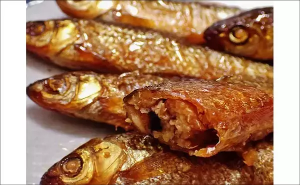 「「実は超美味な淡水の小魚」琵琶湖でホンモロコを釣ろう【タックル・仕掛け・釣り方を解説】」の画像