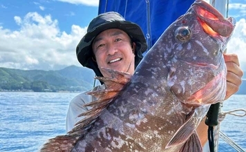 【沖釣り釣果速報】タテ釣りで7kg超マハタ堂々キャッチ＆ヒラマサやマダイも浮上（福井）