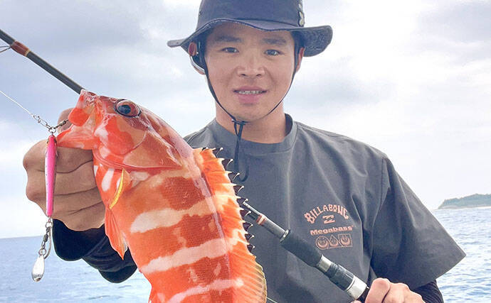 沖縄・伊是名島でのボートゲームでアカハタとアオリイカ連打！ パックロッドで挑戦